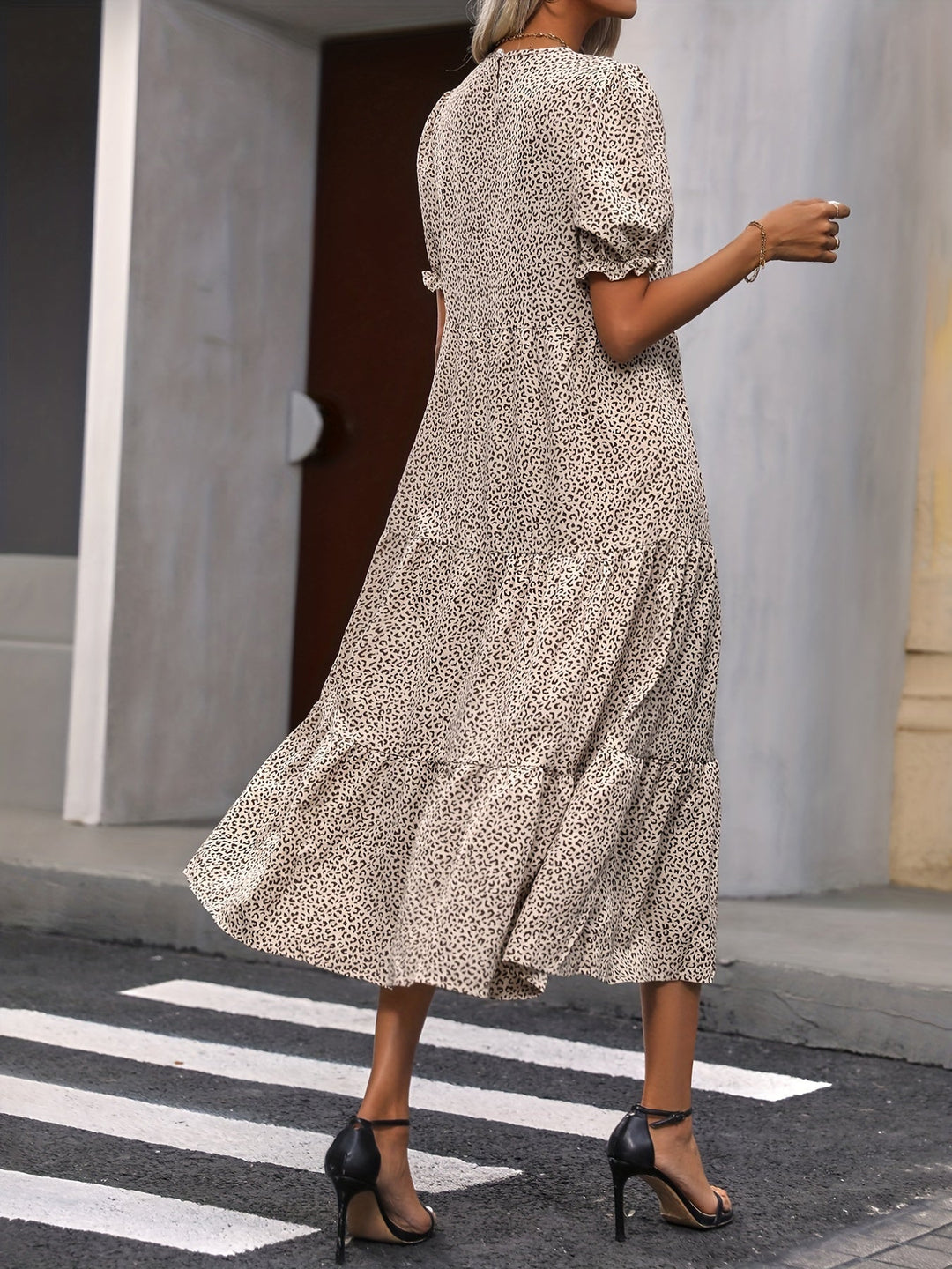 Harriet - Robe Décontractée à Col Rond avec Détail Volanté