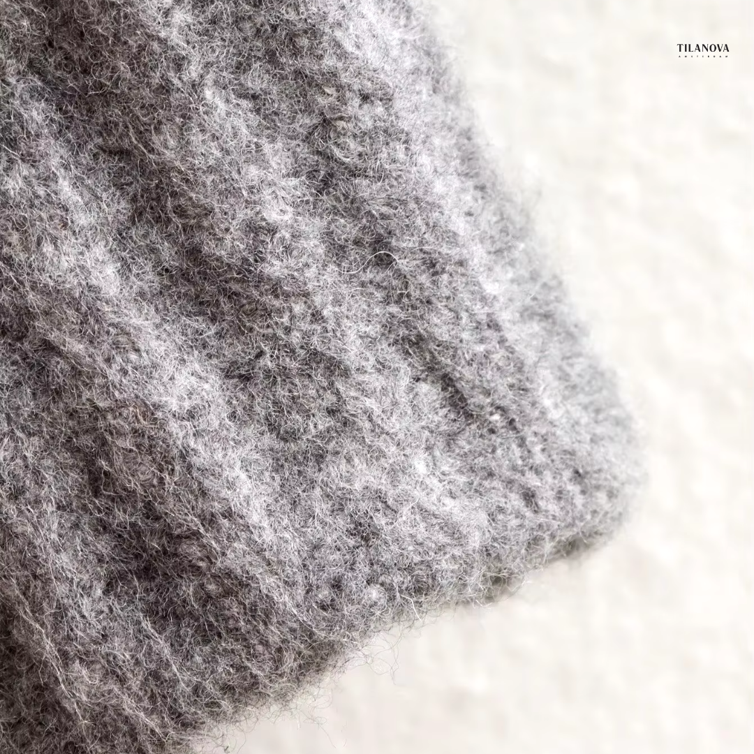 L'LEVANI™ | PAULINA - PULL COL ROULÉ TORSADÉ AVEC MOTIF EN CHEVRONS