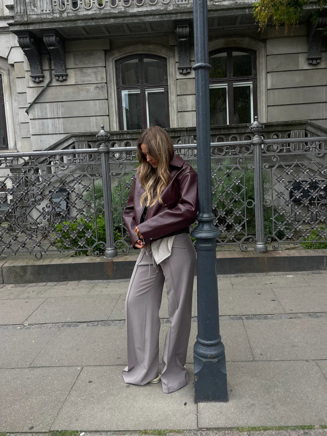 L'LEVANI™ | Veste Emmy – L'indispensable pièce cuir au twist moderne