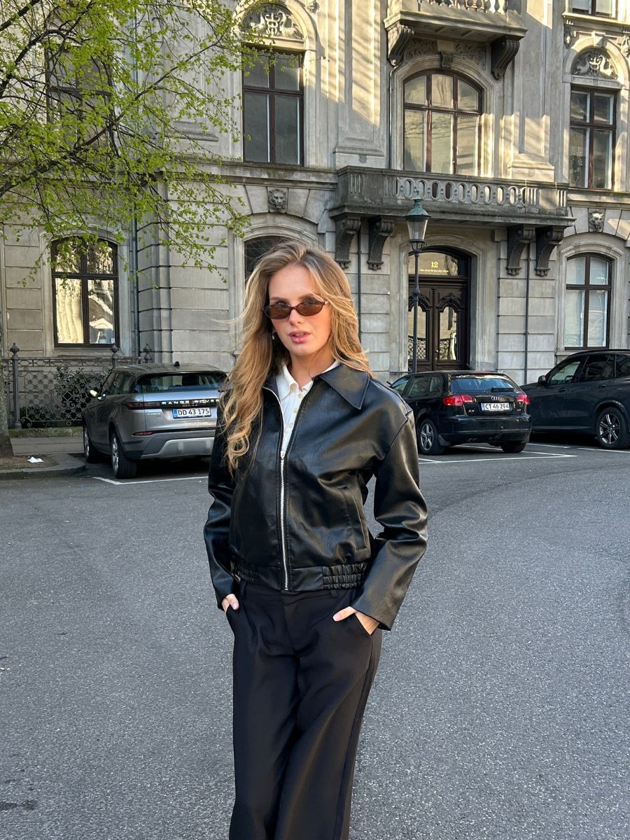 L'LEVANI™ | Veste Emmy – L'indispensable pièce cuir au twist moderne