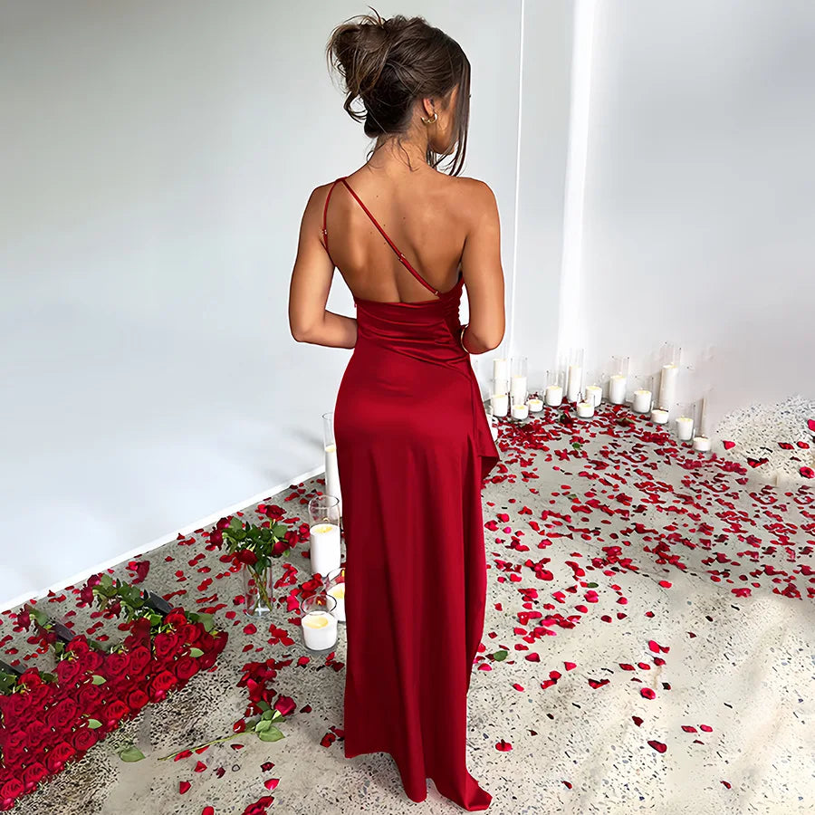 Robe asymétrique en satin avec fente