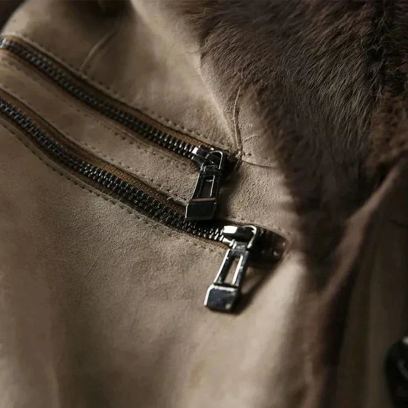 Léa – Veste en peau de mouton délicate avec col en fourrure.