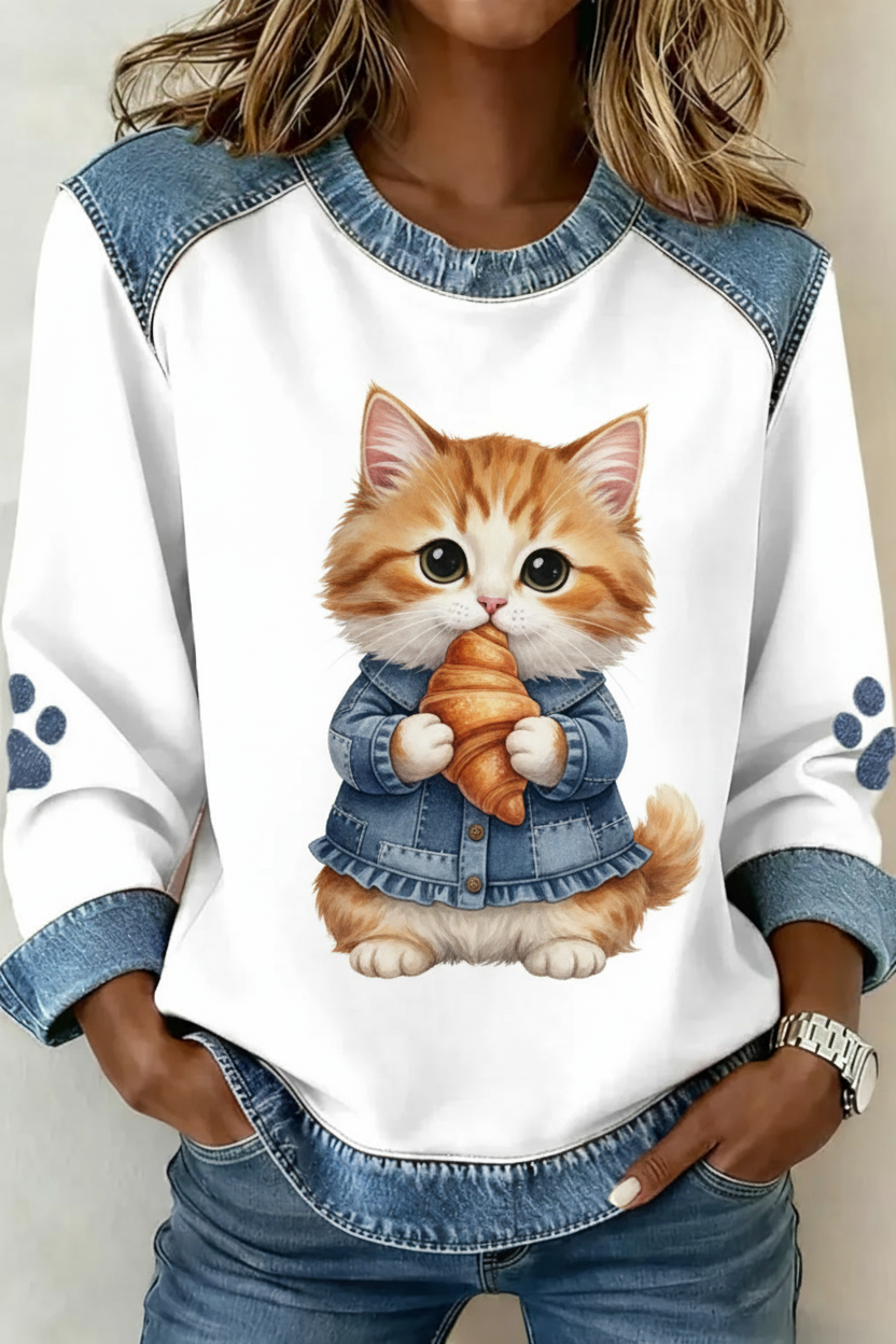 Kat met croissant en denim jasje